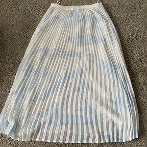 Aritzia midi skirt in black and white design